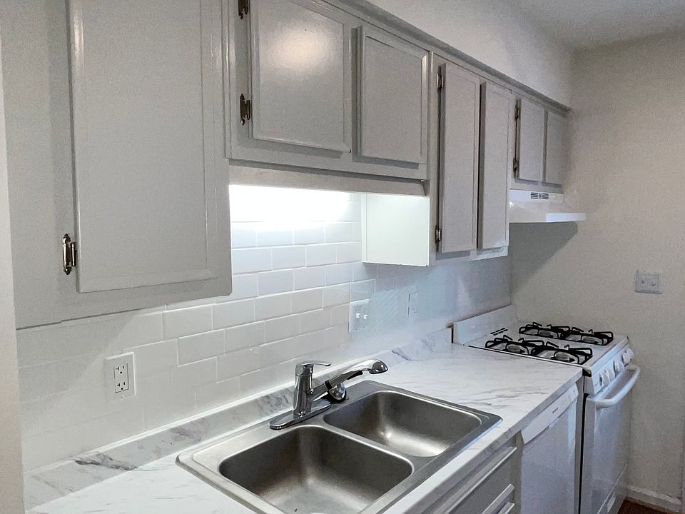 Updated kitchen with new appliances