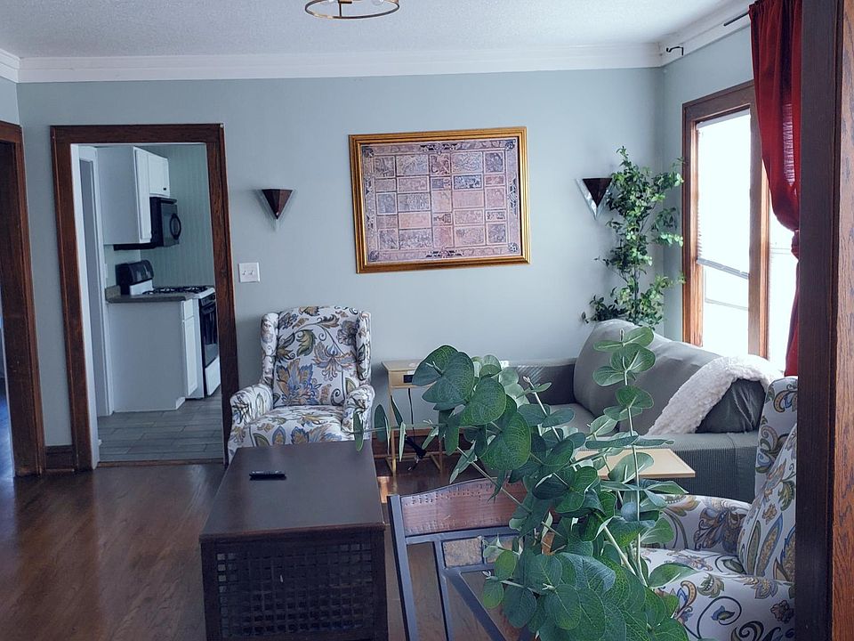 1st image of 1916 Oliver Ave N #1