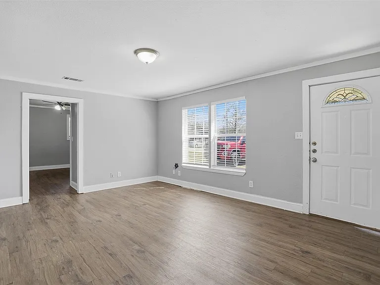 308 W Lamm St — Photo 25
