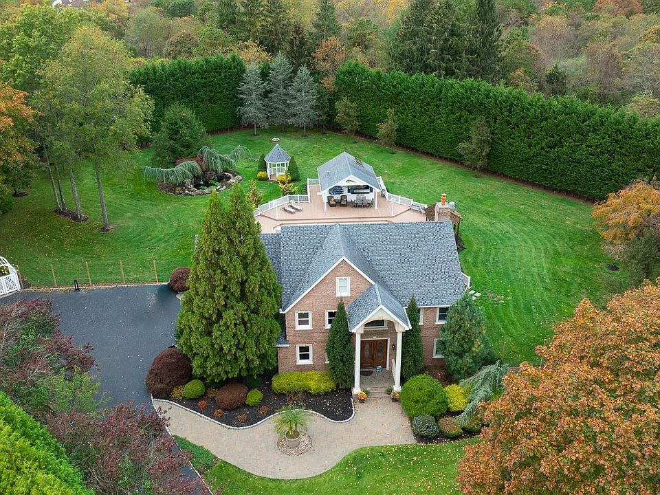 42 Old Neck Court, Manorville, NY 11949 | Zillow