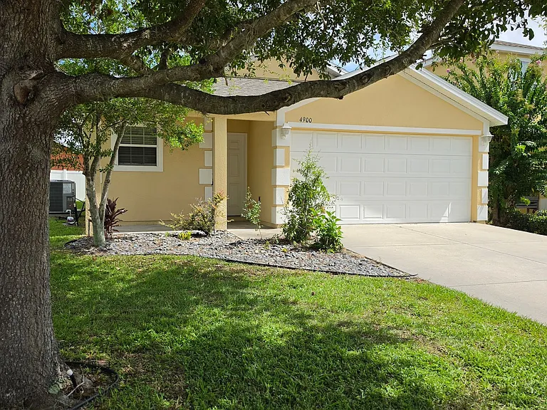 4900 NE 123rd Ln — Photo 2