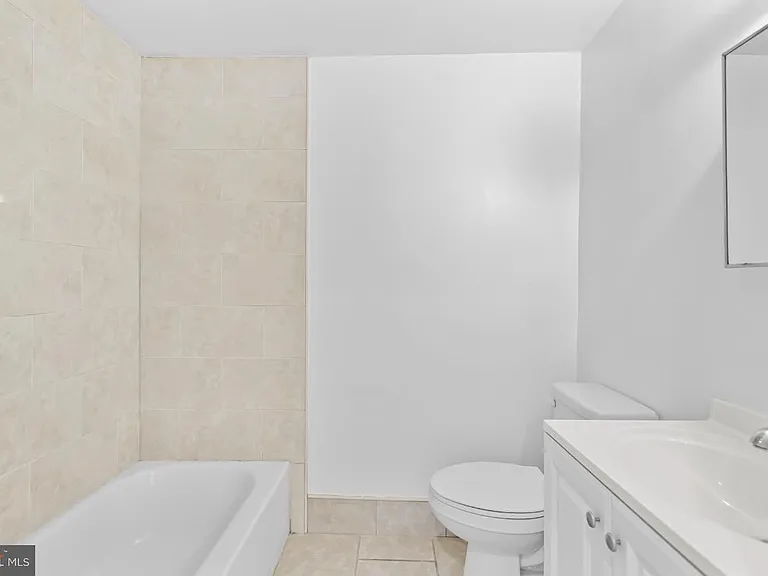 1508 V St SE — Photo 3