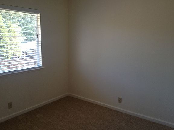 4th image of 119 Garden Cir