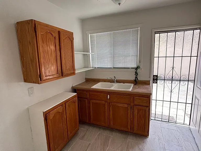 2410 N Eastern Ave #1/2 — Photo 7