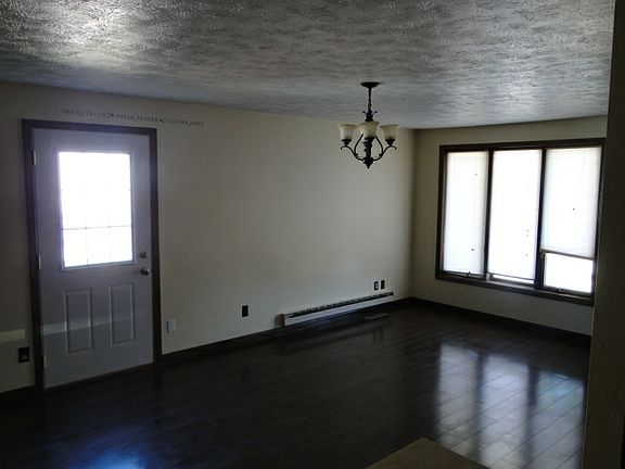4th image of 820 Elm Ave