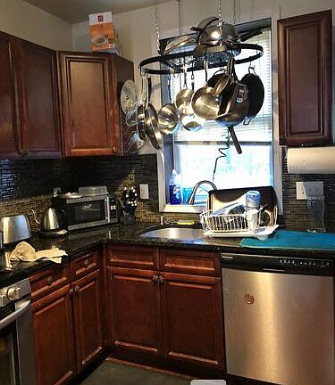 4th image of 722 League St #3B