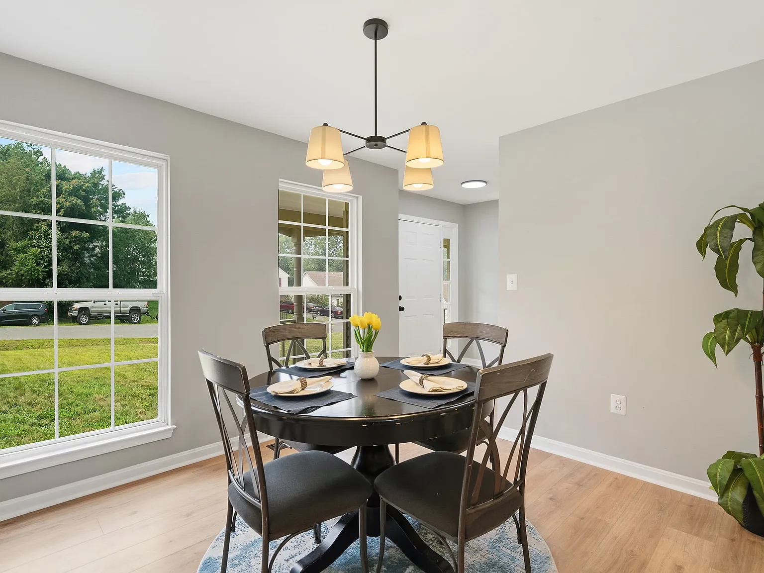 4 bed, 3318 sqft, $3,350 — Photo 2
