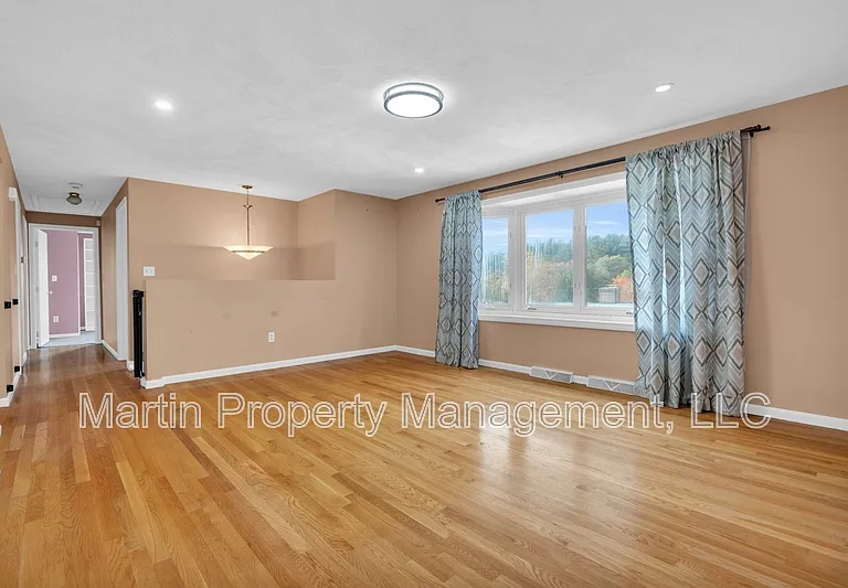 7 Briarwood Rd — Photo 4