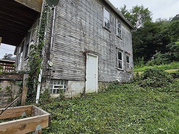 2nd image of 1156 Washington St