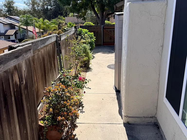 2134 Merlyn Pl — Photo 36