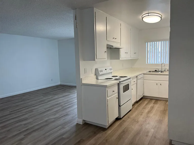 Beachwood Village Apartments — Photo 111