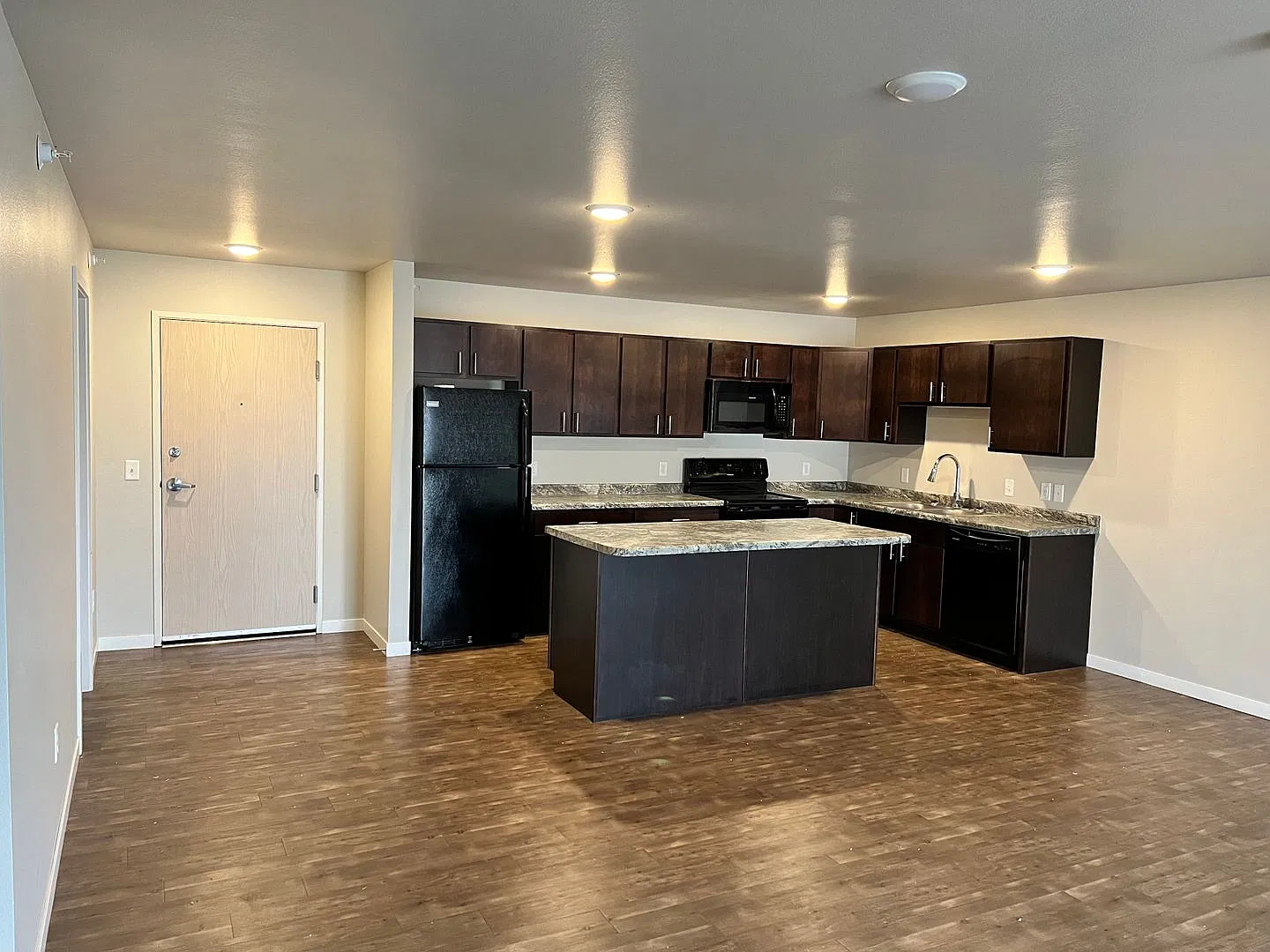 2 bedroom 2 bathroom in Detroit Lakes, MN — Photo 1