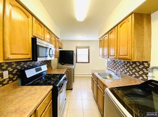 53 Maiden Ln #1B, Little Ferry, NJ 07643