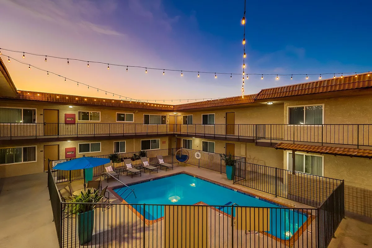 Building Photo - Palms Apartments