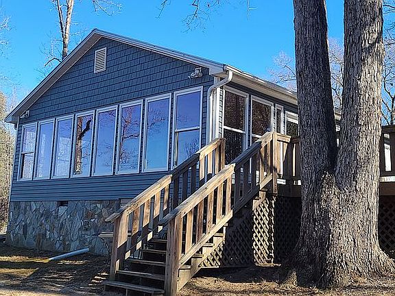 2nd image of 154 Twin Oaks Rd