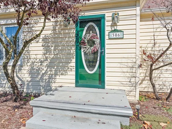 306 W Jackson St, Galveston, IN 46932