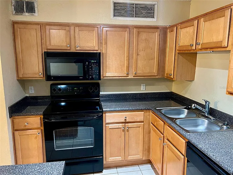 375 Lake Ontario Ct #203 — Photo 4