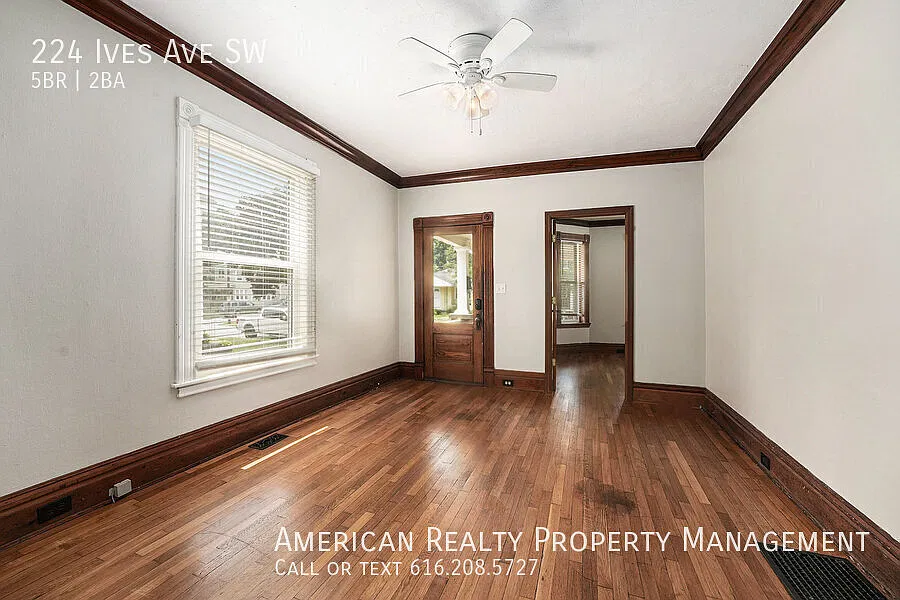 5 bed, 1390 sqft, $2,950 — Photo 2