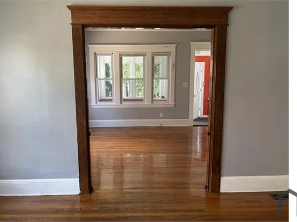 27 Shawmut St, Springfield, MA 01108