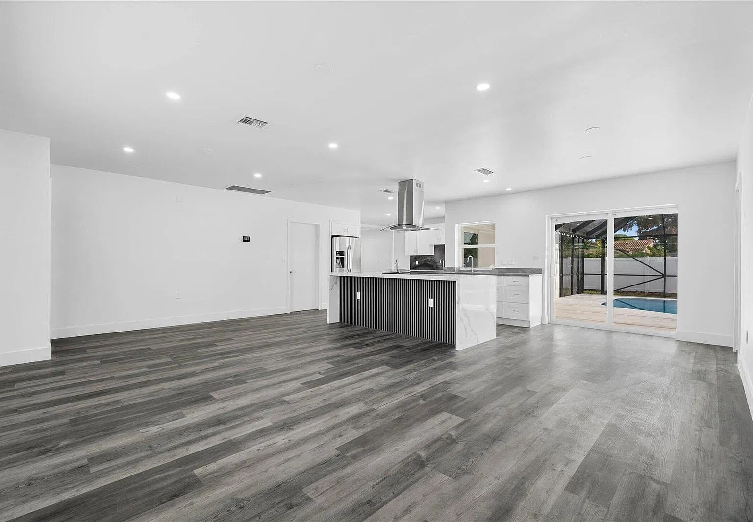 3 bed, 1812 sqft, $6,900 — Photo 3