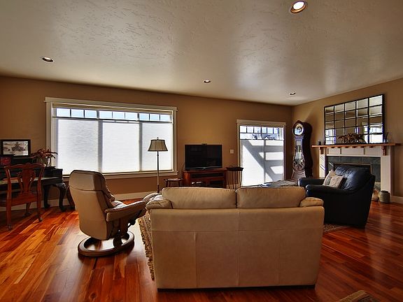 2nd image of 2084 Featherbed Ln