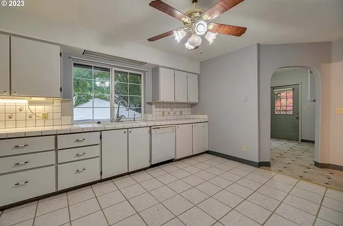 2825 Columbia Blvd — Photo 5