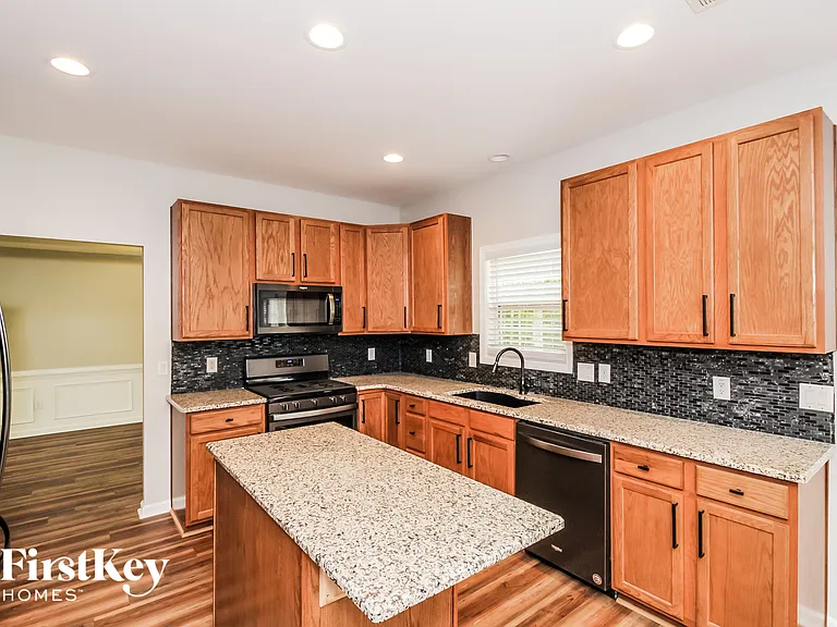 7660 Forest Glen Way — Photo 5