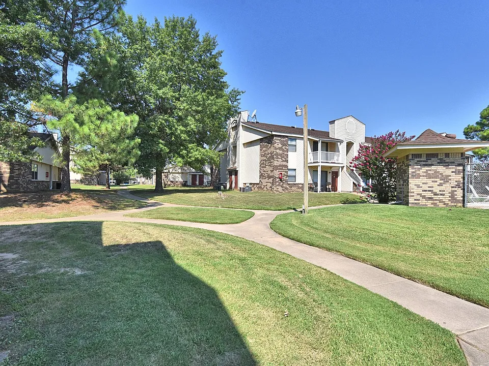 Shady Hollow Apartments