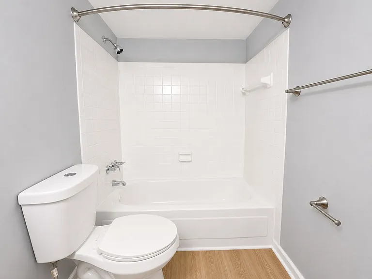 412 Fairfax Dr #6 — Photo 3