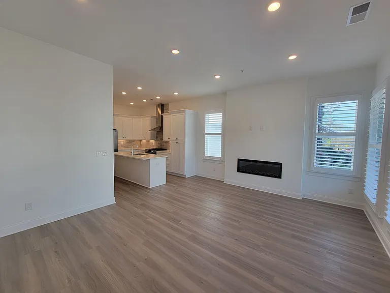 111 Pearl St — Photo 3