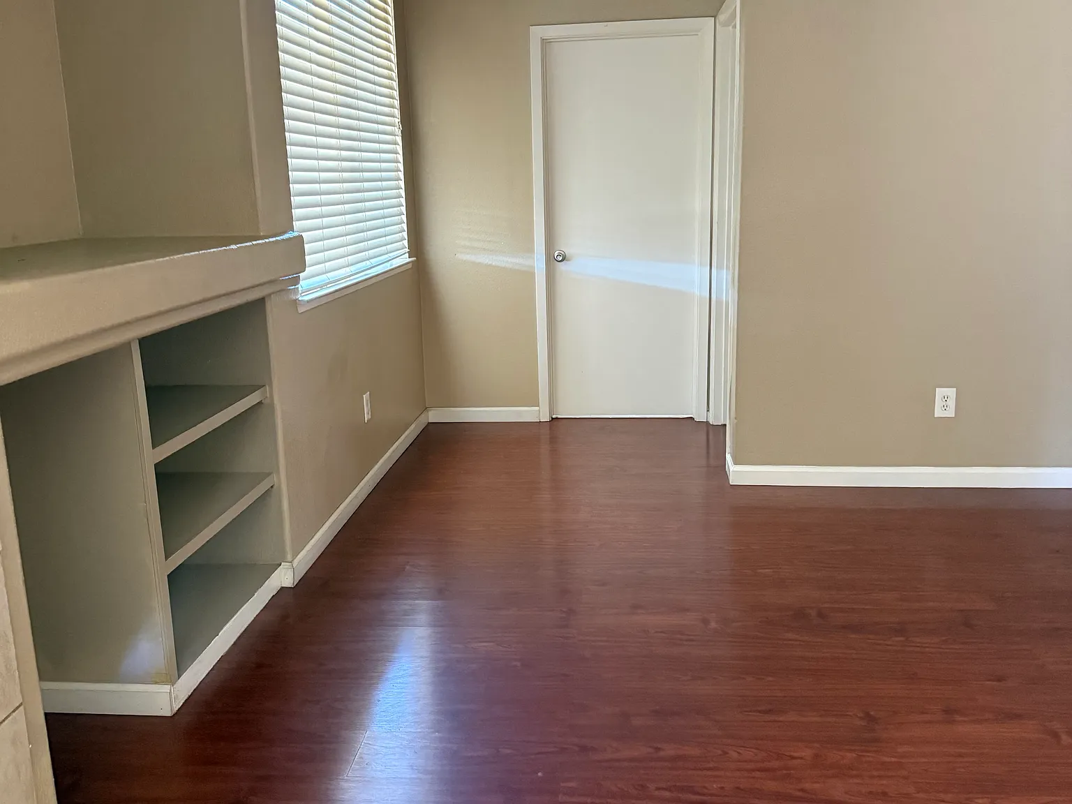 4 bed, 2555 sqft, $2,800 — Photo 2