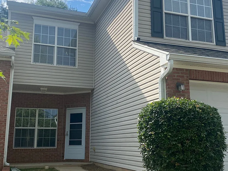3931 Fountain Village Ln — Photo 2