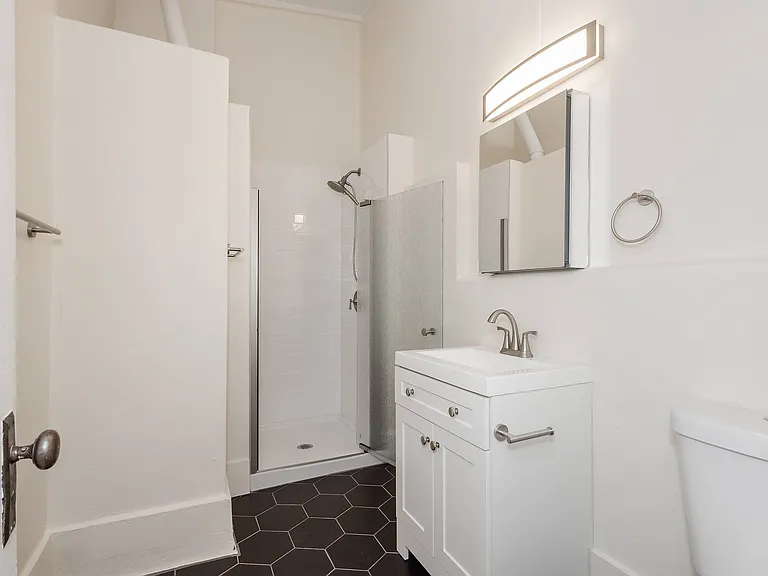 Wolcott Apartments — Photo 17