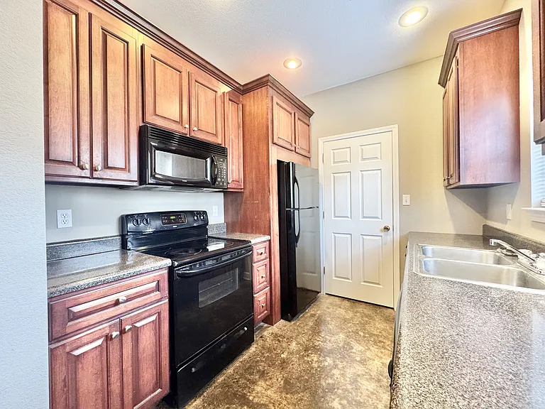 934 E Craighead Forest Rd #B — Photo 12