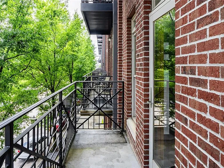333 Nelson St SW #201 — Photo 16