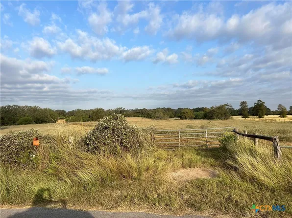 4312 Thomaston River Rd, Cuero, TX 77954