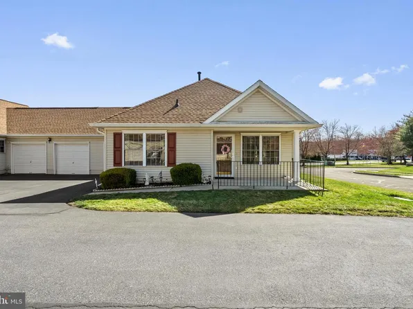 80 Avenrowe Ct, Fairless Hills, PA 19030