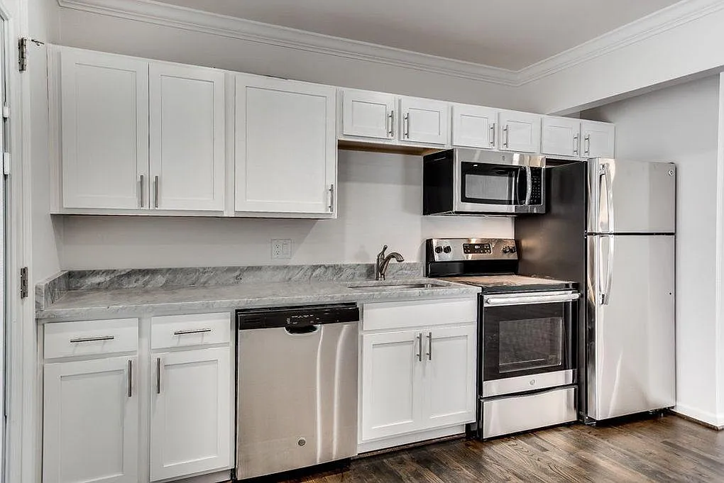 4302 McKinney Ave — Photo 2