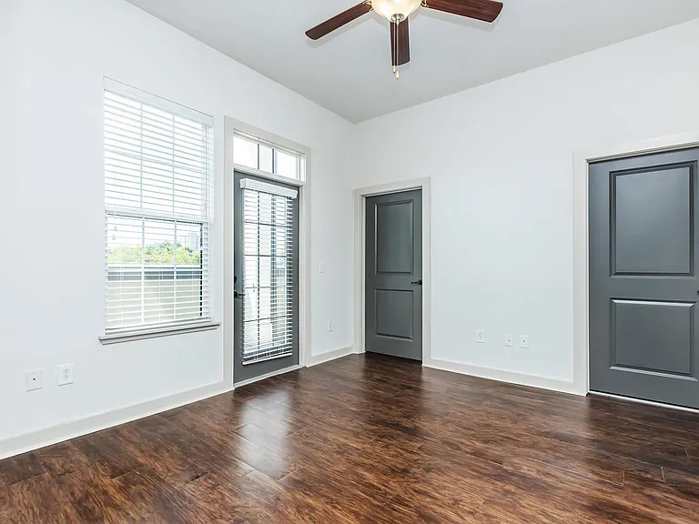 1810 Belcourt — Photo 30