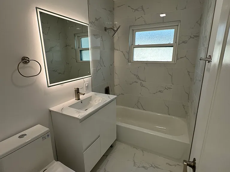 11689 Chandler Blvd — Photo 9