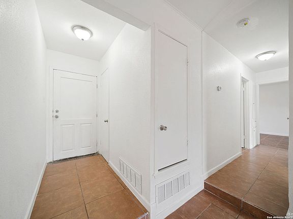 4th image of 7510 PIPERS LN