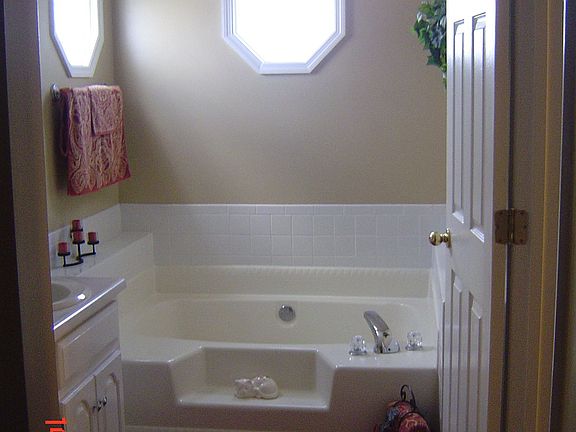 MBA offers dbl vanity, new flooring, garden tub & sep. shower.