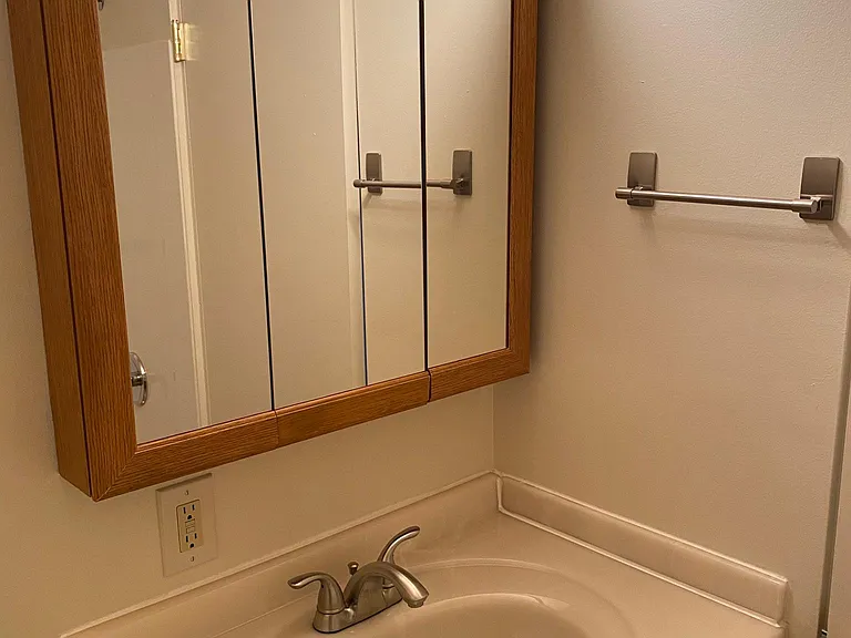 400 W Roy St #401 — Photo 11