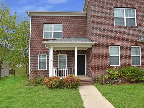 2nd image of 1721 New Castle Dr NE