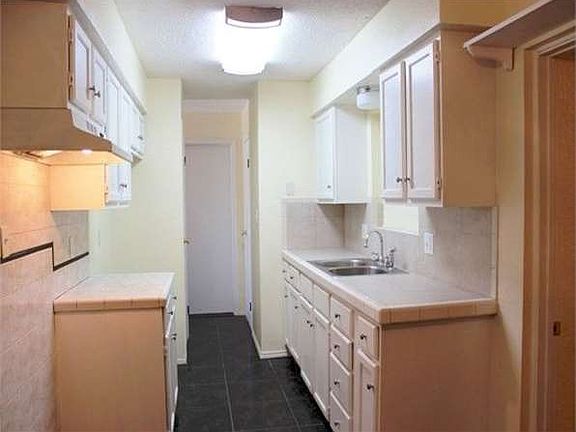 3rd image of 1809 W Adrian St