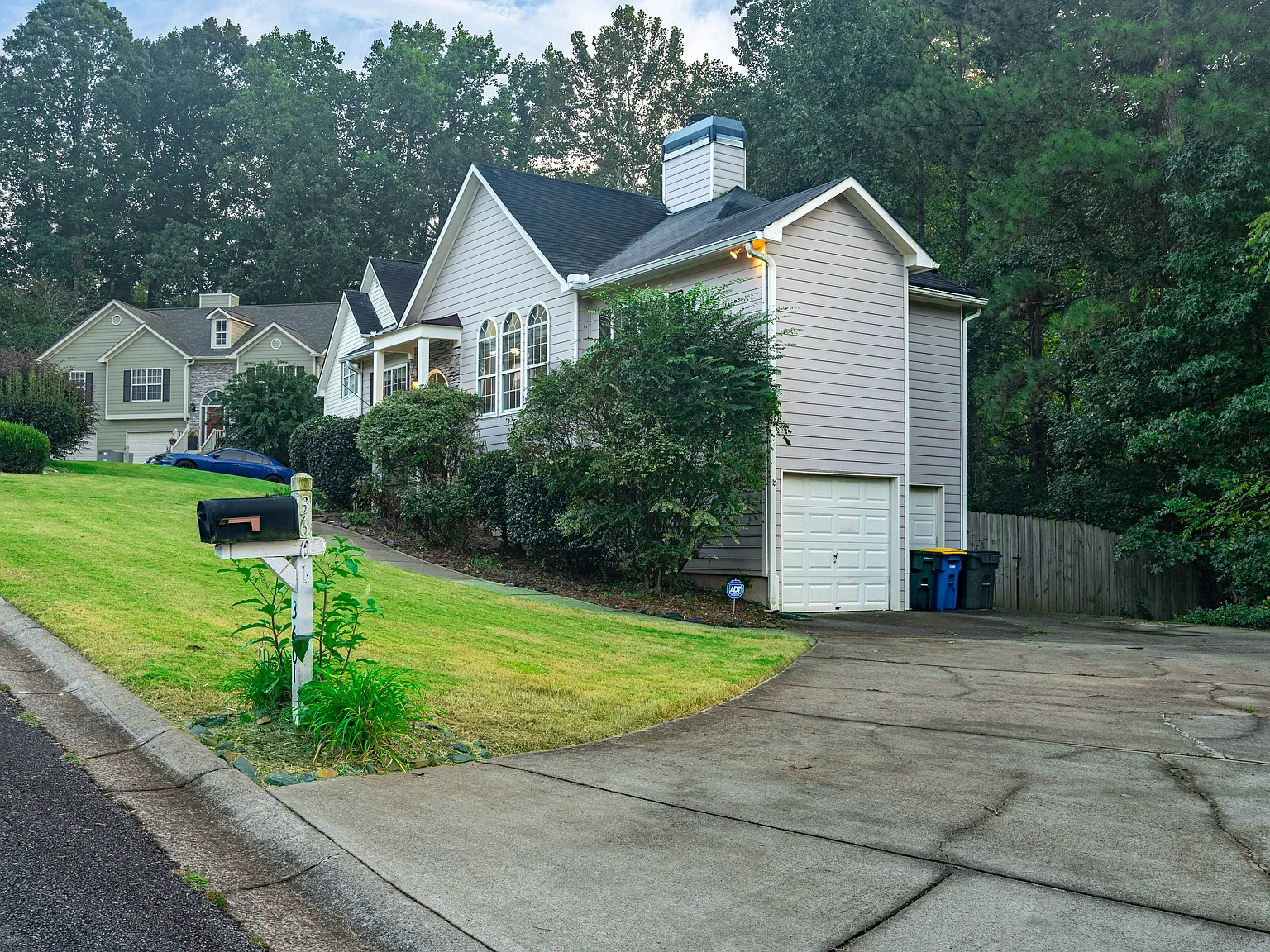 4 bed, 2177 sqft, $2,900 — Photo 2