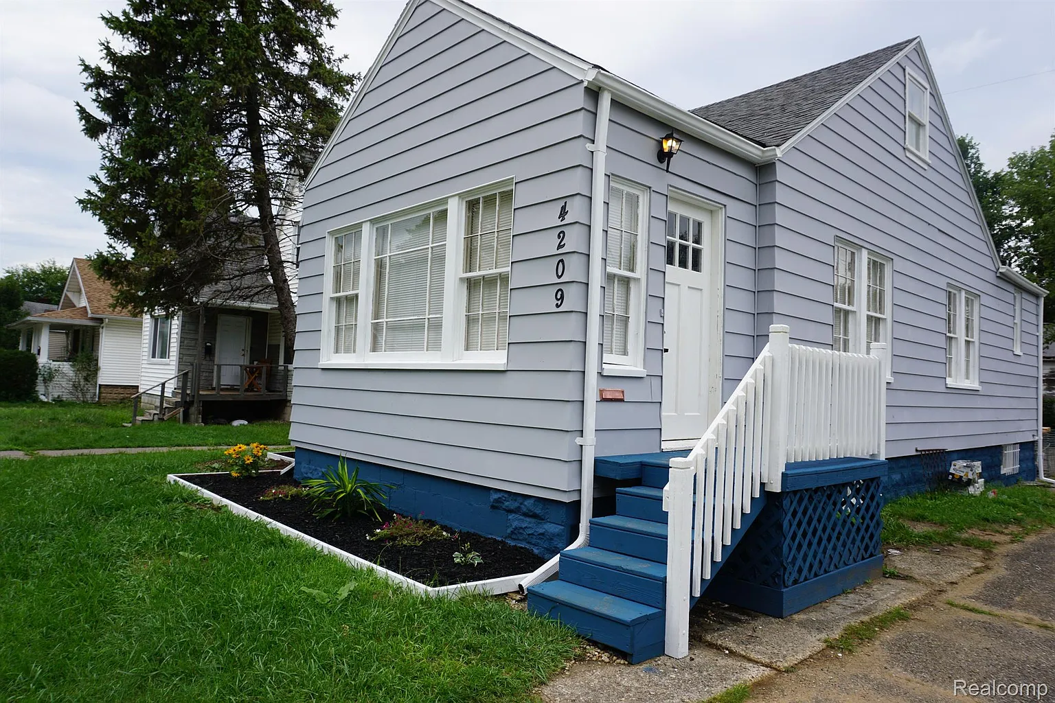 4209 Custer Ave photo 1