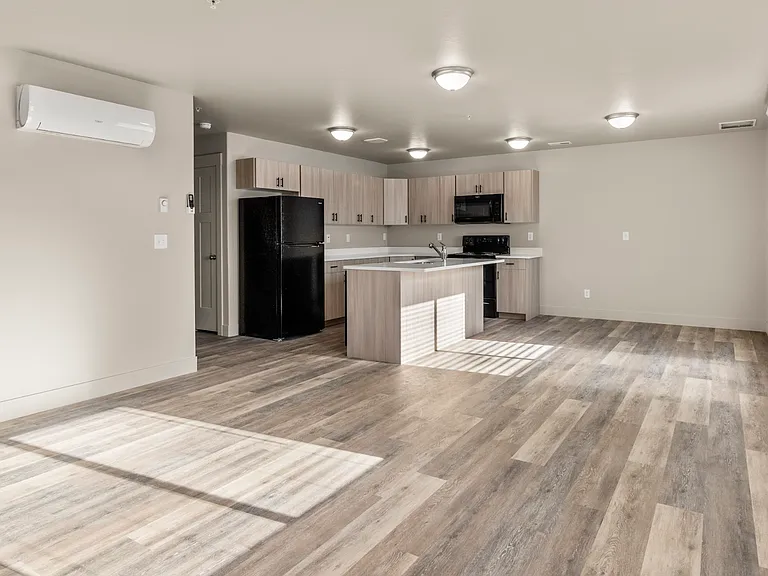3573 Colt Cir — Photo 2