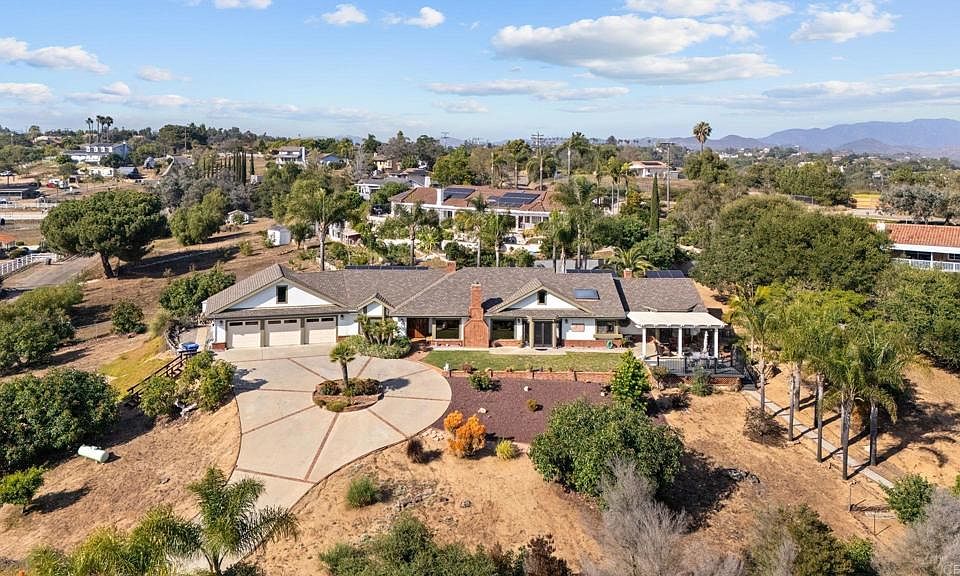 1st image of 1674 Baja Vista Dr