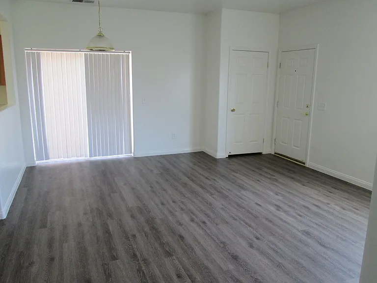530 Yellow Meadow Ct — Photo 6